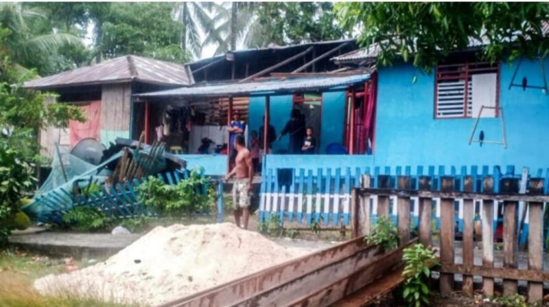Rumah warga yang terkena puting beliung