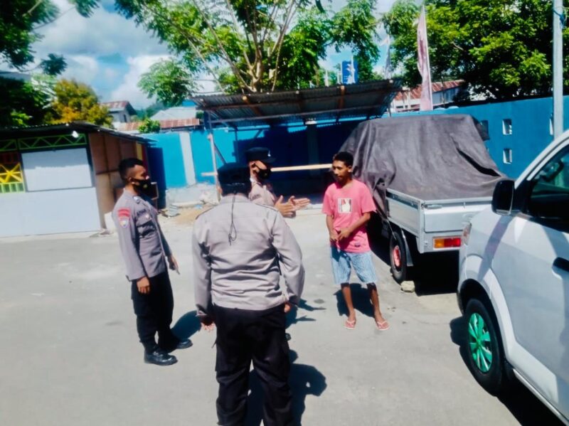 Satbimas Polres Kepsul saat melakukan sosialisasi kepada pengendara roda 4, terkait rencana razia kartu vaksin, Sabtu (6/11/2021)