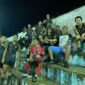 Penuh semangat, tim Sasadu Fc saat foto bersama usai mengalahkan tim Yanma Fc di lapangan Al Fatar, kelurahan jati, Jumat (5/08/2022) malam.