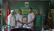 LO dan tim pemenang Erwin Umar pose bersama dengan pengurus DPC PBB Kota Ternate usai pengambilan formulir penjaringan.