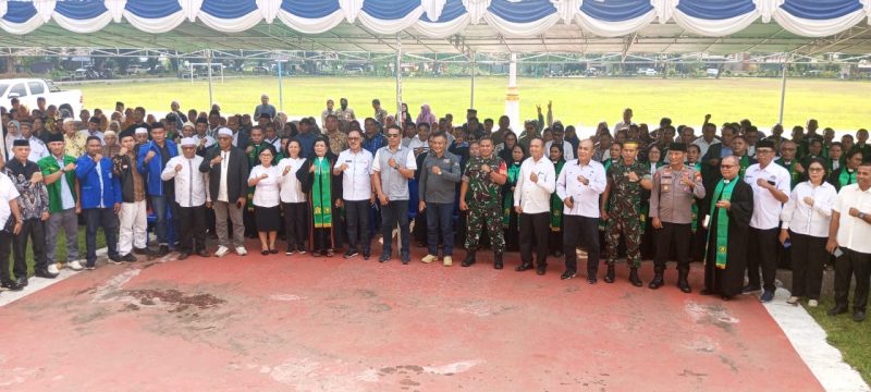 Foto Bersama Bupati James Uang Bersama Toko Agama dan OKP Halbar. (Foto Haryadi)
