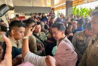 Kedatangan Wapres Gibran disambut Ratusan Masyarakat di pasar Jailolo.