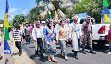 Bupati James Uang di dampingi sejumlah pejabat saat hadiri mubes Suku Tabaru. (Istimewa). 

