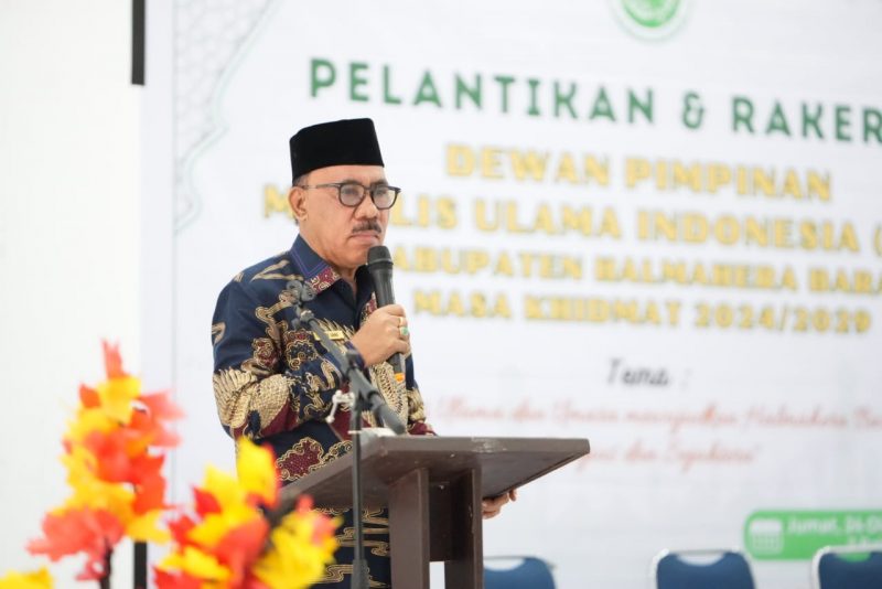 Bupati James Uang, saat menyampaikan sambutan di rakerda MUI Halbar. (Mardi)