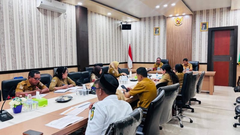 Rapat evaluasi PAD Halmahera Barat yang berlangsung di Ruang Rapat Bupati James Uang. (istimewa)