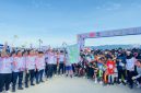 Bupati Bassam Kasuba saat melepas peserta Fun Run.