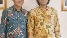 Foto bersama Wakil Bupati Halbar, Djufri Muhamad dan Dr. Graal Taliawo, Anggota DPD RI Dapil Maluku Utara usai pertemuan dengan Wakil Menteri Perhubungan RI. 